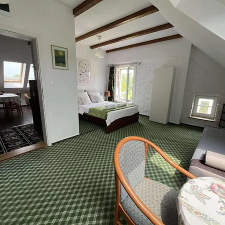 Siedlisko Kierzkowo Bed & Breakfast *